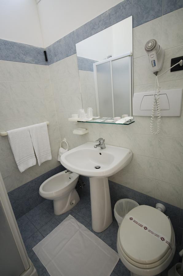 Hotel Ideal Cupra Marittima Buitenkant foto