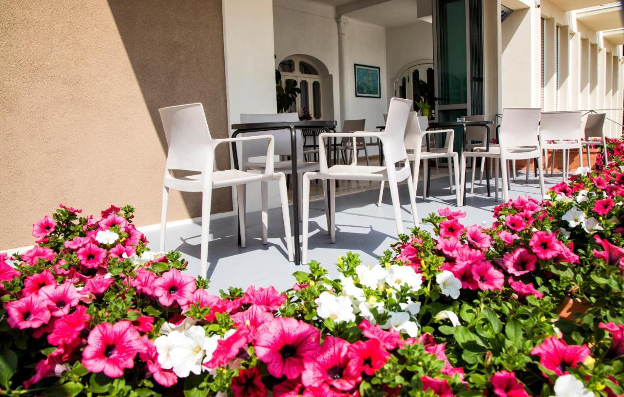 Hotel Ideal Cupra Marittima Buitenkant foto